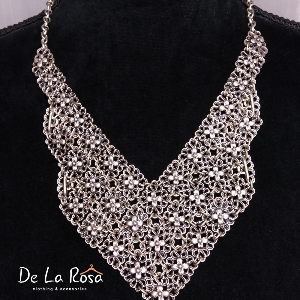 ✂ PRICE CUT ✂ Vintage J. Jill Silver Tone Bib Necklace